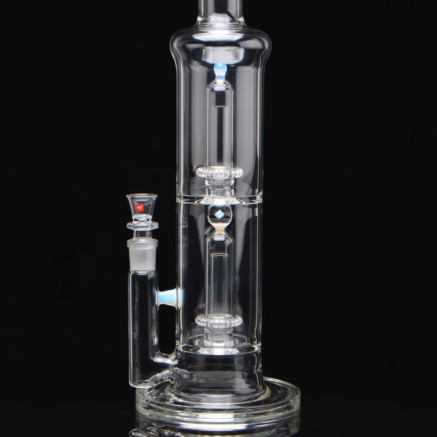 Neutrino straight Tube V.2 , close up of showerhead perks