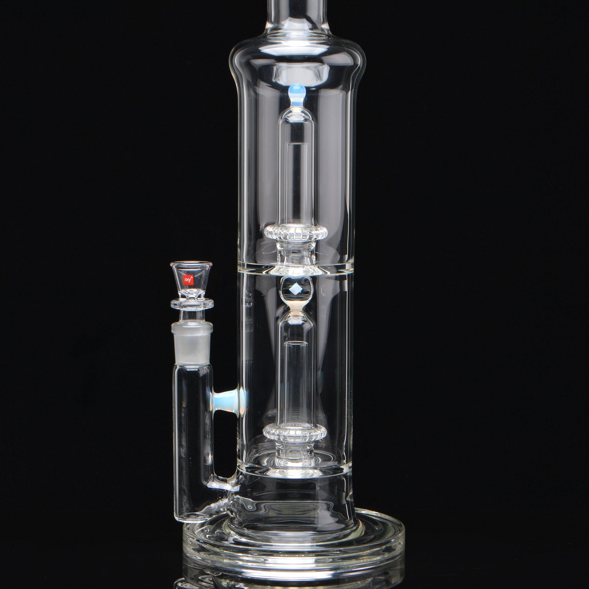 Neutrino straight Tube V.2 , close up of showerhead perks