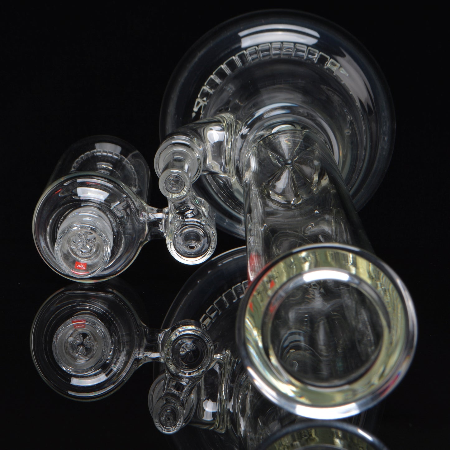 Mouthpiece and top side of the showerhead splashcatcher