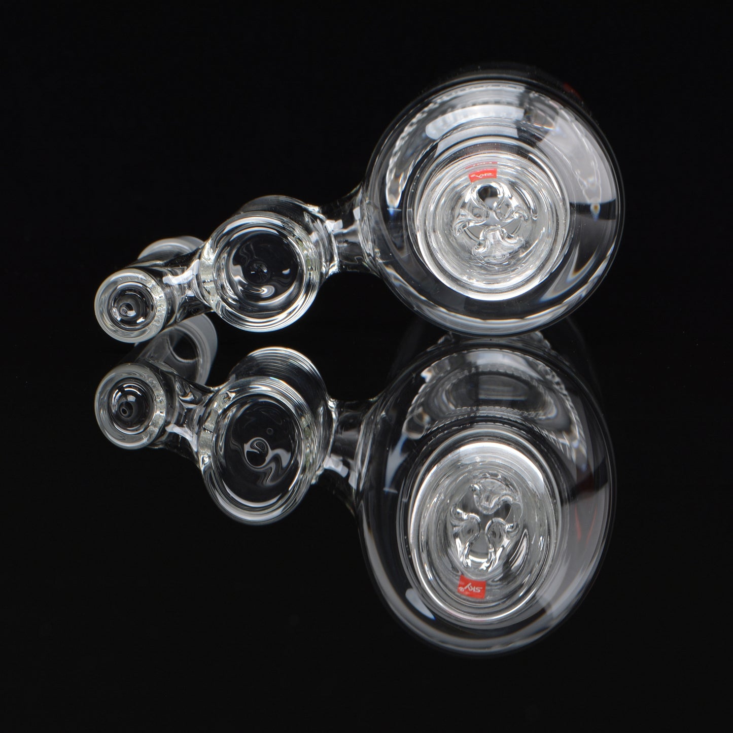 Close up refelective shot of the bowl, joint and splashcatcher