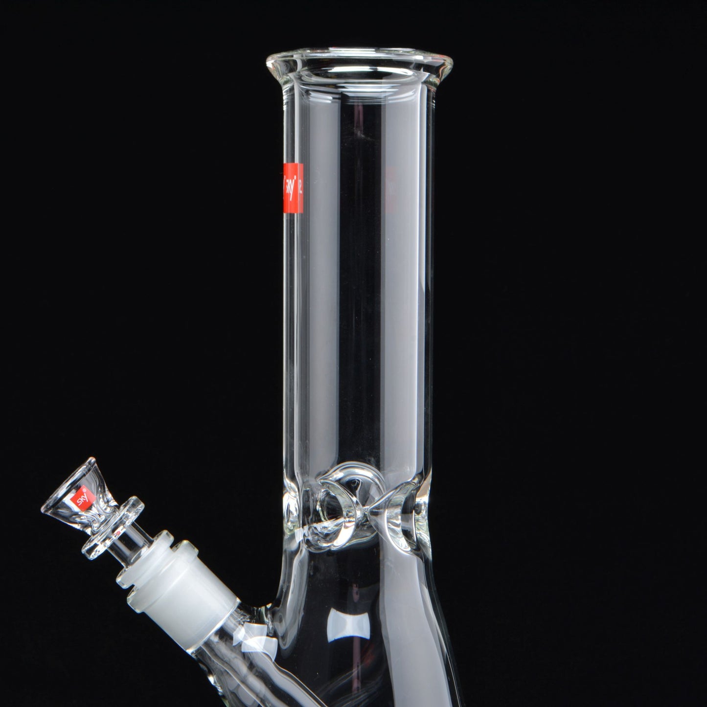 Beaker bong, neck shot