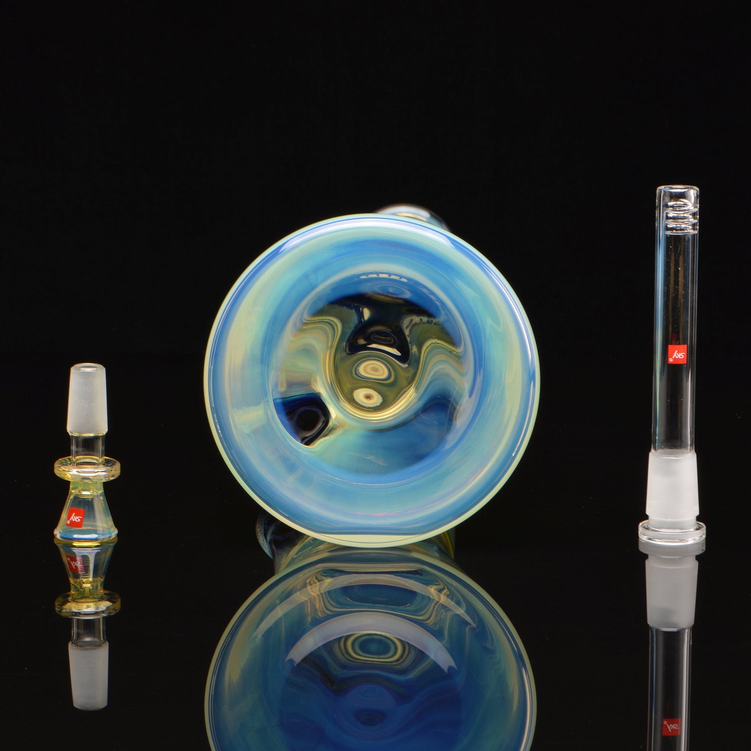 horizontal shot of the base, bowl piece and downstem